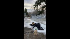 Portlanders Slide Down Icy Drive Way to Protect Their Groceries