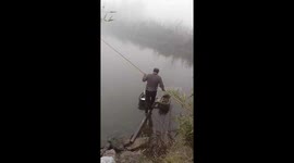 Fisherman floats across river on DIY boat made of plastic containers