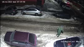 Car fire on Slepneva Street: man's efforts fail as firefighters tackle blaze