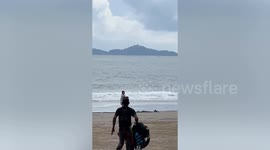 Locals rush to save drowning child on beach amid strong waves
