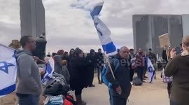 Israeli Protesters Block Gaza Aid