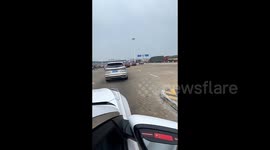 广东徐闻警方通报奔驰加塞砸车事件:涉事者被行政拘留10日