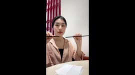 Diner shows off chopstick hack using napkins