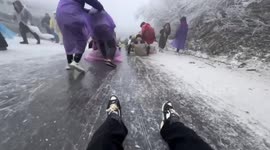 Locals join in massive ice-skating event in China
