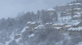 People's enjoy heavy snowfall Auli uttrakhand