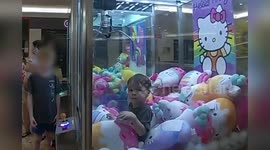 Police Rescue 3-Year-Old Adventurer from Hello Kitty Claw Machine in Queensland, Australia