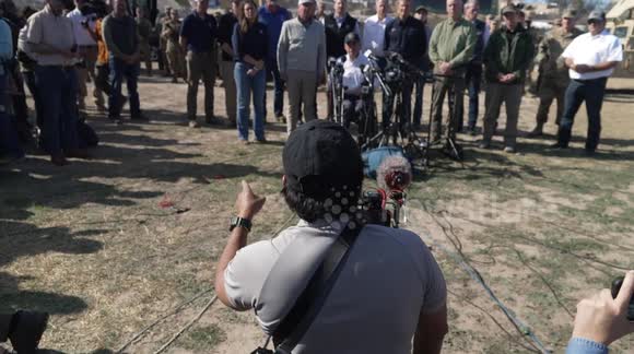 Governor Abbott holds Press Conference with 14 Confederate Governors in Eagle Pass Texas