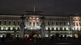Scene from outside Buckingham Palace after King's Cancer announcement