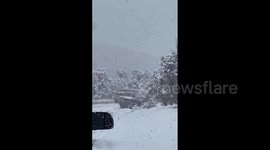 US: Cars Rush To Exit Lee Canyon In Nevada After Avalanche