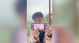 Girlfriend pulls wedding ring from phone in adorable sleight of hand proposal for her lover