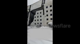 University canteen collapses under weight of heavy snow in central China