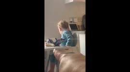 Mum desperately tries to help son find banana that is right in front of him
