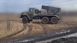 Russian artillery battery launches rockets at Ukrainian control point and tank
