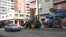 Spain: Farmers Block Main Roads Across Country As Protest Against EU Regulations 4