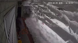 Chinese girl narrowly escapes being buried by snow chunks falling from building's roof