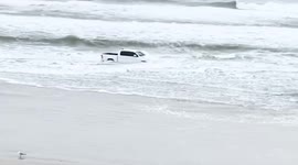 Driver arrested for barging onto closed beach in Florida