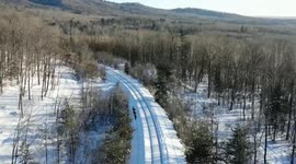 Maintenance workers safeguard power supply in China's Changbai Mountains