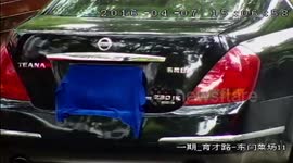 Man covers number plate to avoid security cameras
