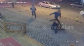 A flying kick helps to catch a thief in China