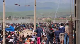 Border police fires tear gas into Idomeni refugee camp