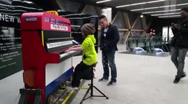 9-year-old wows Londoners with public piano performance