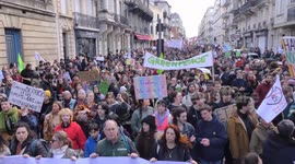 Manifestation à Bordeaux contre le projet de puits pétroliers en Gironde