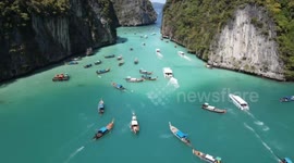 Hundreds of boats fill tropical bay causing damaging sea traffic