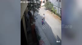 Thieves snatch gold chain from mother and child in souther India