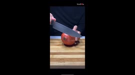 Sip and tingle: ASMR delight as pomegranate transforms into a zesty nectar