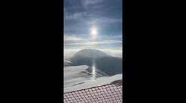 Traveller encounters bizarre light streak in China