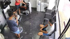 Barber shaves his own head in solidarity with customer undergoing cancer treatment