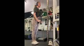 Gym fail! shirt snafu during tricep pulldowns