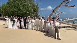 Couples have underwater weddings on Valentine's Day in Thailand