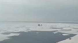Kids Rescue Themselves from Melting Ice Floe