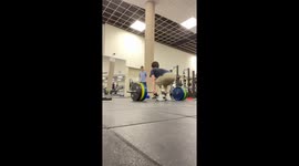 Weightlifting mishap: bar falls on neck, escapes unscathed