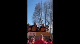 Historical carnival of Ivrea: intense orange battle between Cavalieri del Lago and Diavoli Arancieri teams