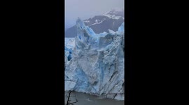 Glacial calving: spectacular collapse at Glaciar Perito Moreno, Argentina