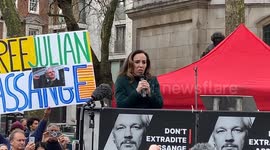 “Mike Pompeo’s obsession with killing Julian” - Stella Assange speaks to the crowds outside High Court at the end of the first day of Juiian Assange’s extradition hearing
