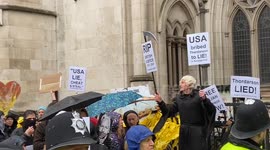 Huge crowds gather outside the High Court in support of Julian Assange