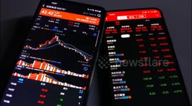 The holder's mobile phone shows the stock market of the Sora concept in Yichang, China
