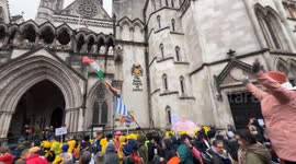 UK: Crowd Gathers Outside London Court To Show Support For Julian Assange On His Extradition Hearing 5