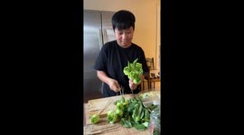 Chef makes stunning flower bouquet from vegetables