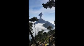 Stratovolcano spectacle: mushroom-like smoke erupts from Acatenango, Guatemala