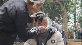 Traditional haircutting method where barber wields scythe unveiled in southern China