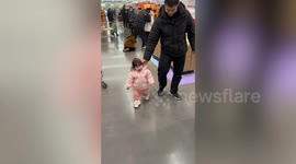 Two naughty toddlers interrupt family's grocery shopping with tantrums