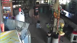 Mother sparks outrage locking her daughter, 2, in dog cage