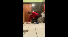 Mom and daughter's attempts to catch mouse in bathroom are PURE DISASTER!