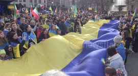Thousands stand in solidarity with Ukraine in Trafalgar Square, London, as world marks 2 years since Russian invasion