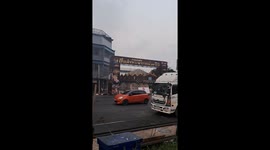 Planet of the primates! Monkeys attack market stalls in Thai town