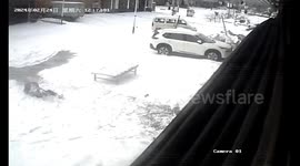 Snow falling from house roof knocks over man in China